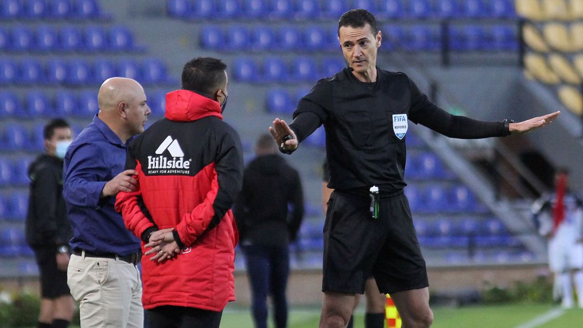 Deportivo Del Pastor's Manager apologizes to Viera and Junior for the offense