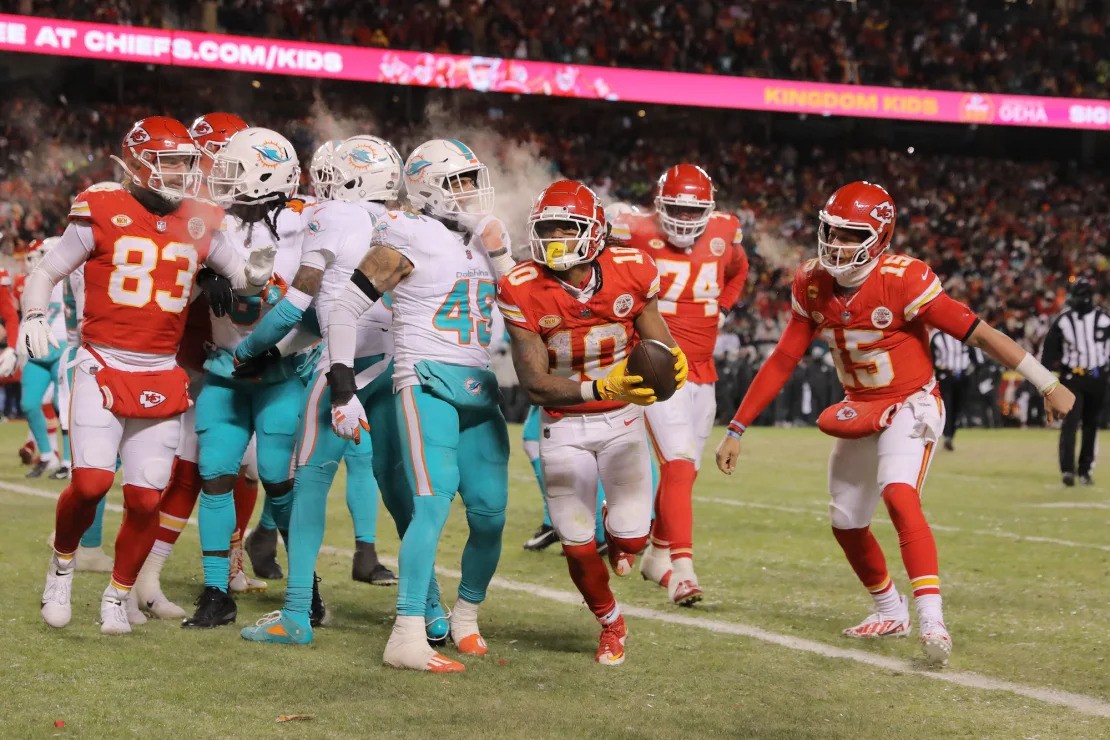 Kansas City Chiefs Triumph Over Miami Dolphins In Bone-Chilling Cold